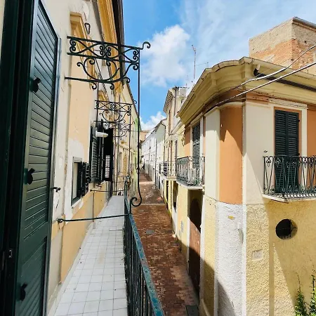 Palazzo Aglione In The Historic Center 斯波特勒